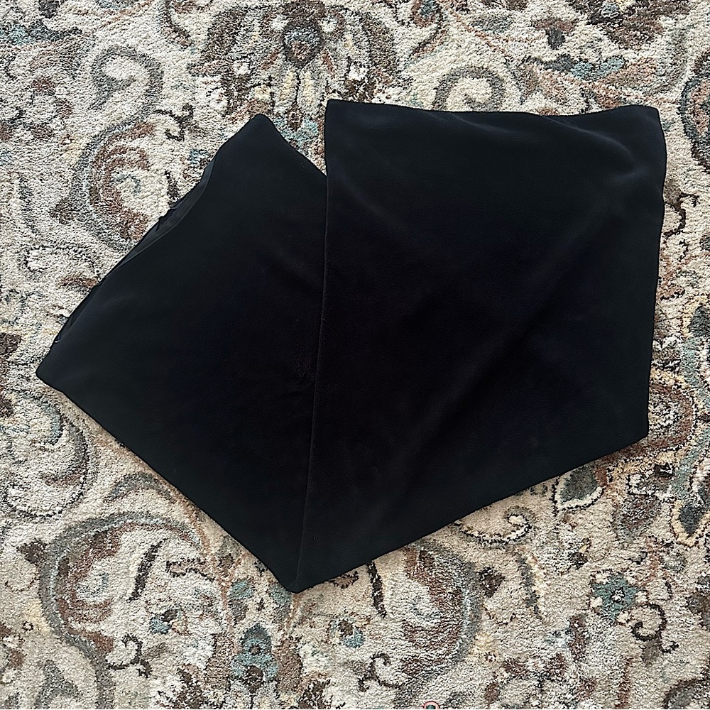 Black Body Pillow Cover🛏️⬛️